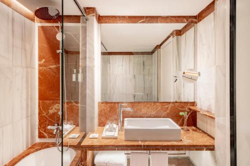 Superior Double or Twin Room (1-2 Adults) image 4