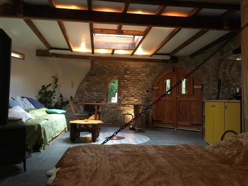 1 queen bed, 2 sofa beds