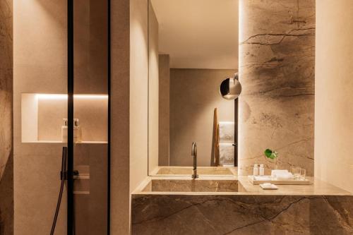 Executive Double or Twin Room image 1