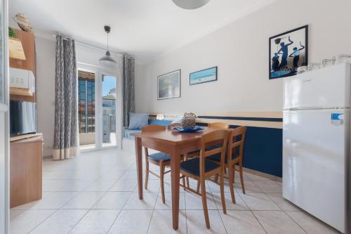One-Bedroom Apartment image 10
