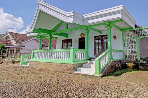 Entrance, Hotel O Desa Wisata Pandean in Srigonco