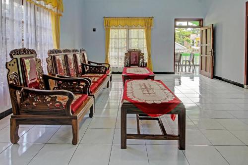 Lobby, Hotel O Desa Wisata Pandean in Srigonco