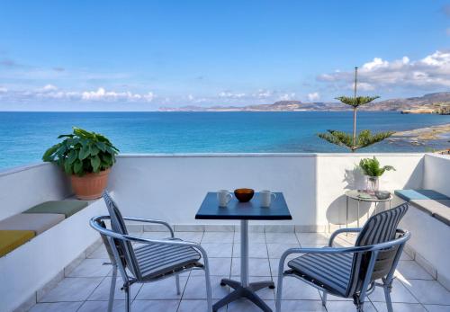 Beachfront Blue Comfort Sitia By ComfortBnb - Παρασπόρι