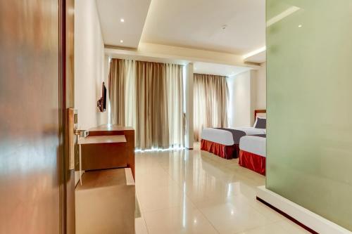 Delxue Twin Room image 7