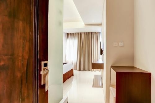 Deluxe Double Room image 6