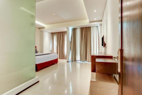 Deluxe Suite image 6