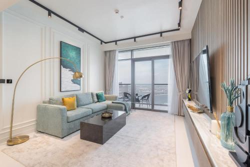 Free housekeeping visits during your stay - StayShort - 1 Bedroom in Marina Vista with Full Palm Views, Dubai (photo 8)