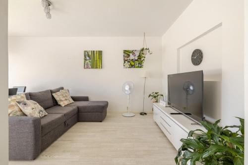 Helsinki, Private free parking, super easy to city centre and airport, Helsinki