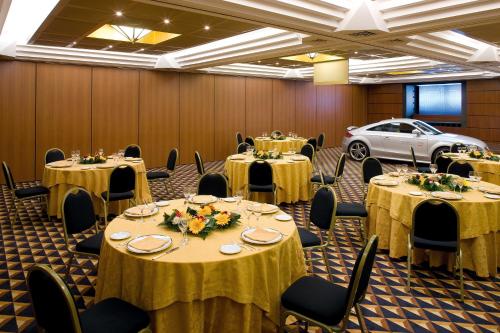 Ramada Naples City Centre - image 12