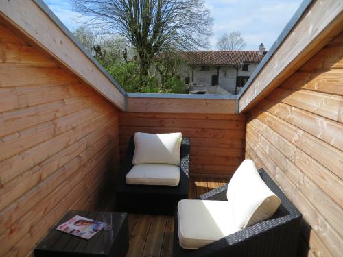Auberge Bressane de Buellas Auberge Bressane de Buellas is perfectly located for both business and leisure guests in Buellas. Both business travelers and tourists can enjoy the propertys facilities and services. Service-minded