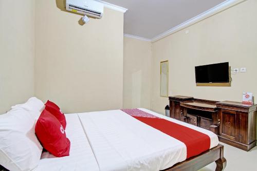 OYO 91353 Hotel Surya Andesa - Tap to explore photos
