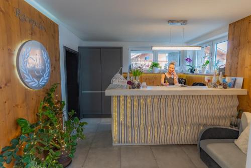 ردهة, Miracle Seasons in Demanova