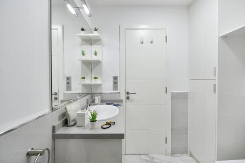One-Bedroom Apartment image 10