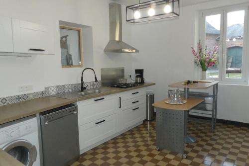 廚房, La Maison de Mémé gîte 14 pers aux portes de la Baie de Somme (La Maison de Meme gite 14 pers aux portes de la Baie de Somme) in 維默地區圖爾