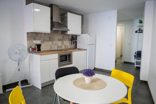 One-Bedroom Apartment image 9