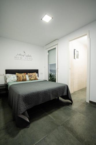 One-Bedroom Apartment image 6
