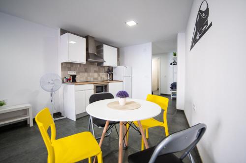 One-Bedroom Apartment image 2