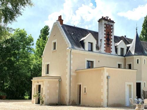 Le Moulin de Ronsard : Demeure spacieuse, jardin et vue sur le Loir - 8 personnes - FR-1-491-459 gîte à louer Montrouveau