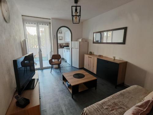 Appartement moderne 2 chambres proche plage et parking privatif - FR-1-732-104 - image 4