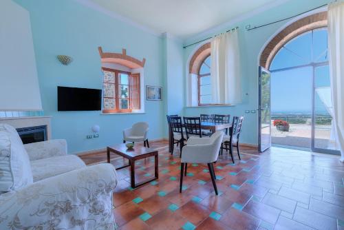 2 bedrooms, 4 beds