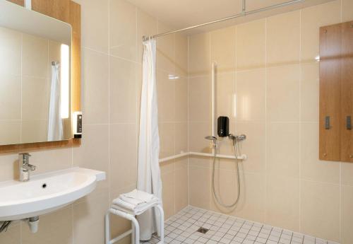 B&B HOTEL Auray Carnac - Tap to explore photos