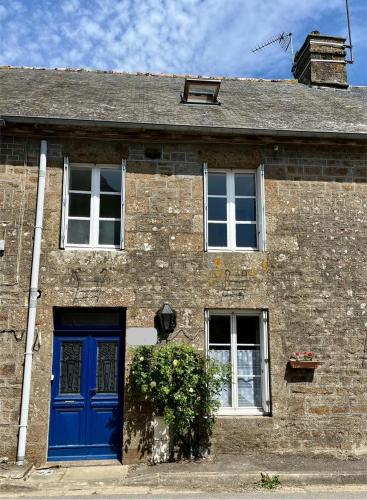 Viesnīcas āriene, House in award-winning village in Vauce
