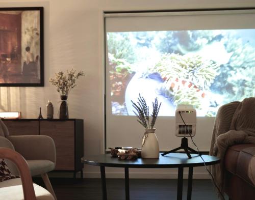 Modern holiday home in Hobart - Stunning Mountain & Water views