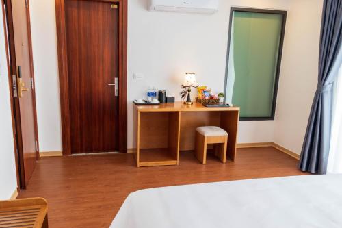 Deluxe Double Room with Balcony image 10