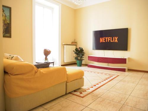 Wonderful downtown apartment-HD NETFLIX, KING-SIZE BED, two minutes' walk from metro, Mediolan