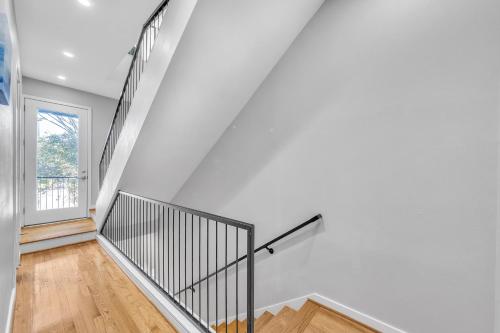 Modern Comfort in the Heart of Museum District townhouse - image 11