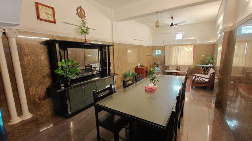 Casa pinto Valencia in Kankanady