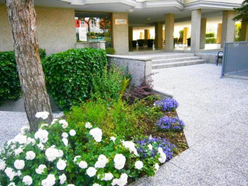 Sea view flat for 7 guests in a residence in Caorle