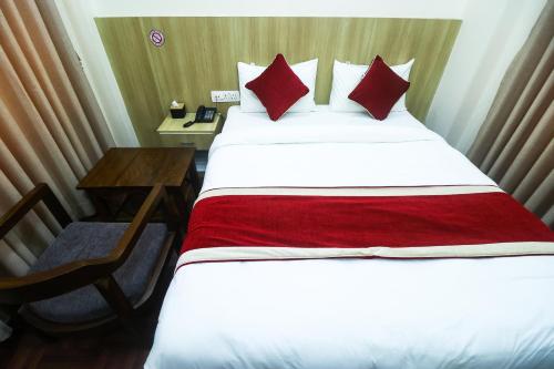 Standard Double Room image 3
