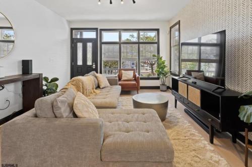 Chic Haven- Close to Beach, Boardwalk & Casinos
