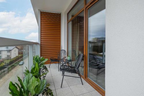 Ku Morzu 1D Elegancki Apartament z Parkingiem by Noclegi Renters - image 5