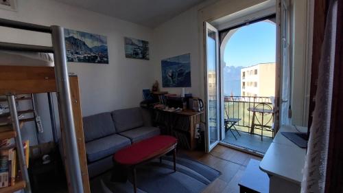 Terraza/balcón, Inspiration room, lake, mountains, balcony in Montreux city center in Montreux