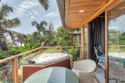 balkon/terras, The Baga Beach Resort in Goa