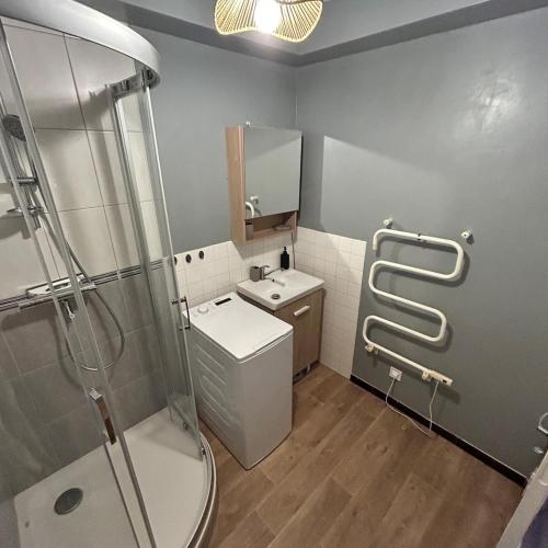 Studio au calme avec stationnement in บ๊ากโนเล เดอ ลออร์น