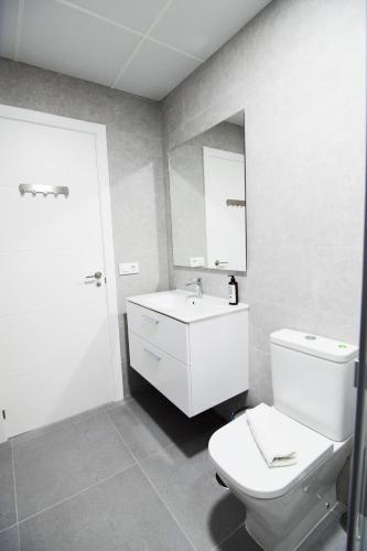 One-Bedroom Apartment image 9