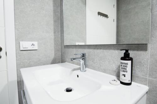 One-Bedroom Apartment image 10