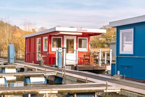 Hausboot im Yachthafen Merzig in Merzig, Deutschland