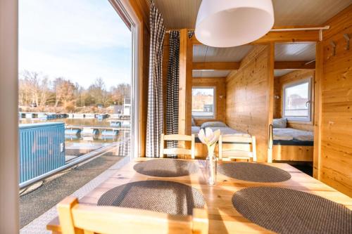 Hausboot im Yachthafen Merzig, Merzig (Foto 3)