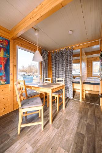 Hausboot im Yachthafen Merzig, Merzig (Foto 6)