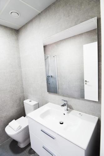 One-Bedroom Apartment image 5