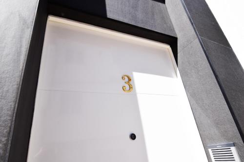 One-Bedroom Apartment image 4