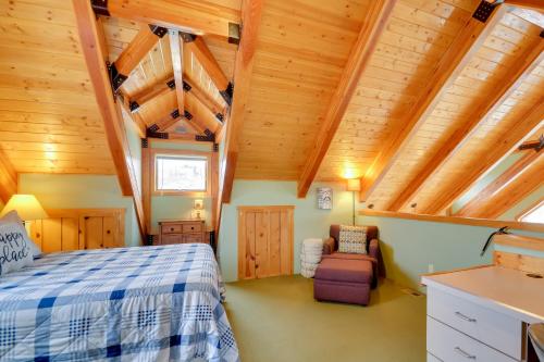 Off The Beaten Path Cabin with Deck and Hot Tub - image 10