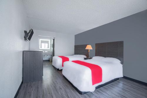 2 queen beds