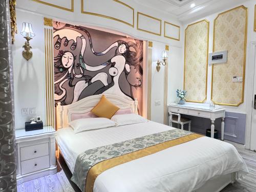 Queen Room image 4
