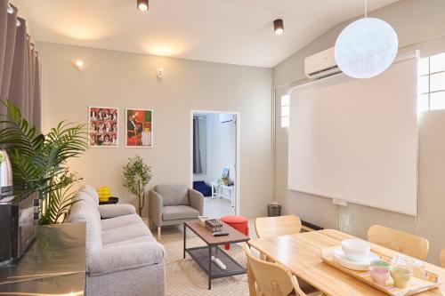 Cozy&Modern 6-BR Home, 14pax - Central, 5mins BTS