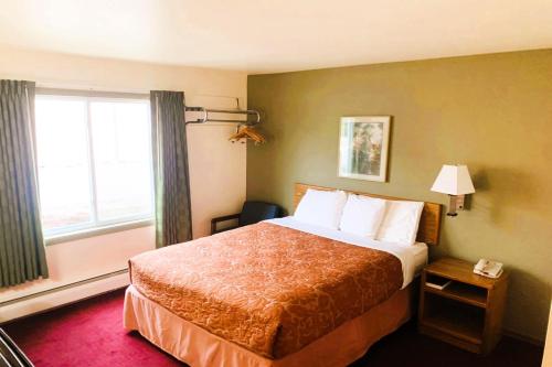 Love Hotels Staples by OYO at HWY 10 MN in Motley, USA